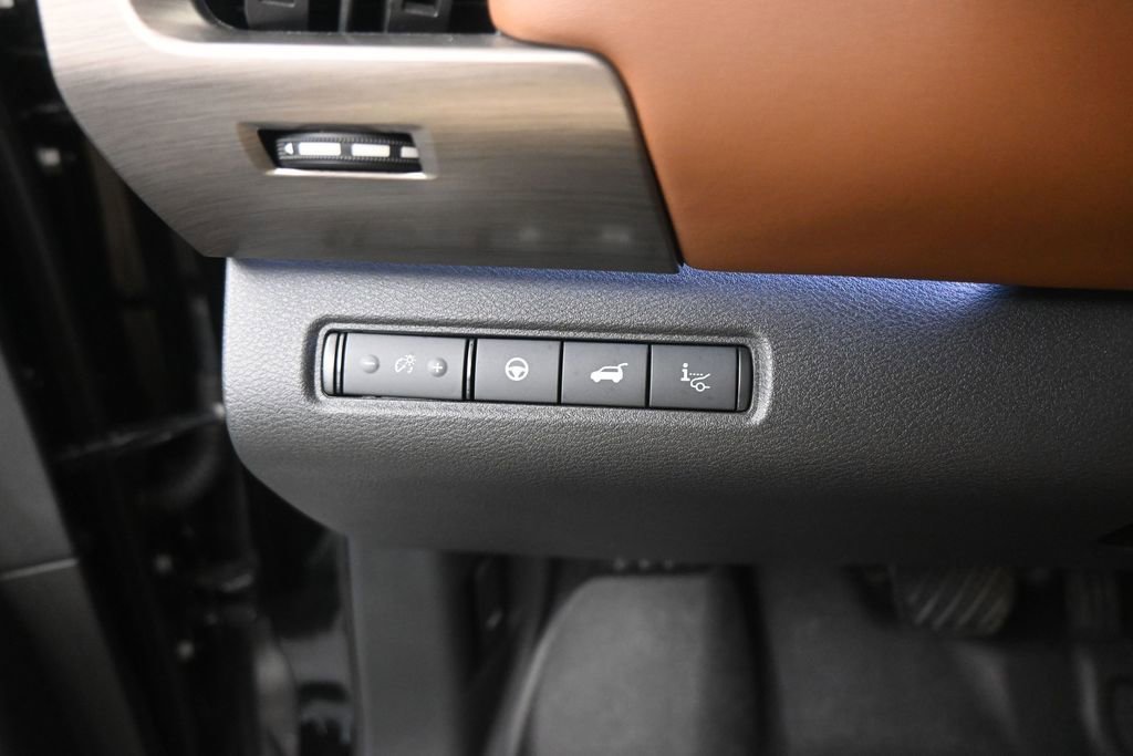 Used 2024 Nissan Pathfinder Platinum FWD image 14