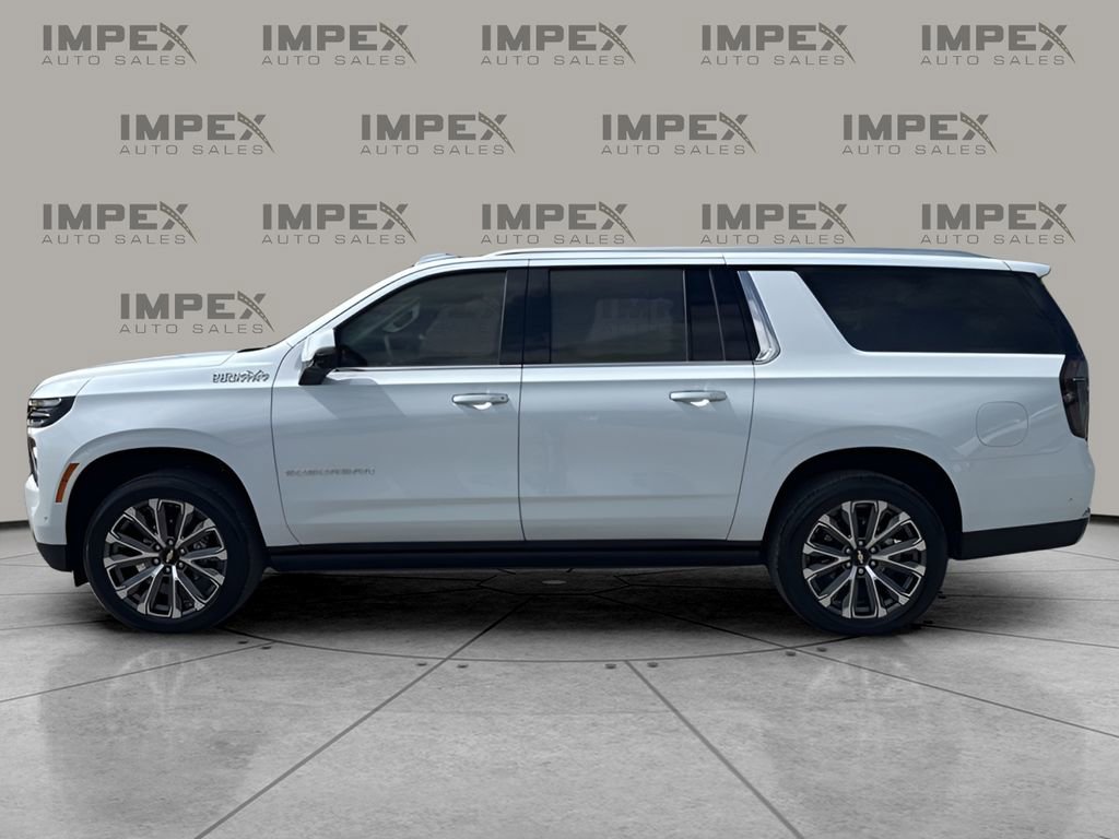 Used 2026 Chevrolet Suburban High Country AWD/4WD image 2