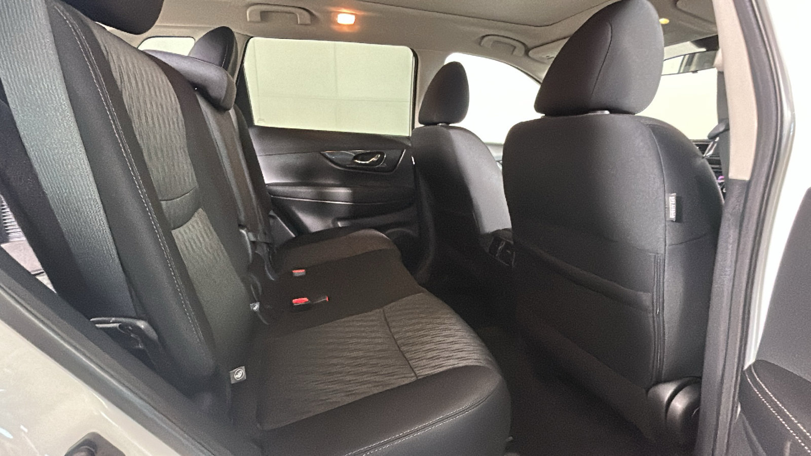 Used 2020 Nissan Rogue SV AWD/4WD image 28