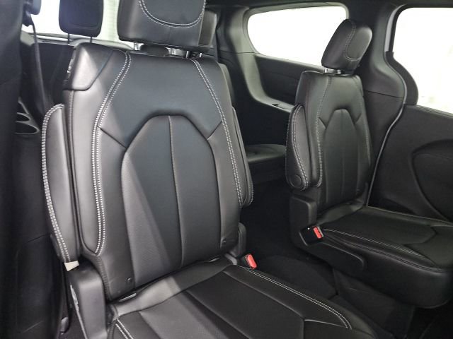 New 2026 Chrysler Pacifica Select AWD/4WD image 16