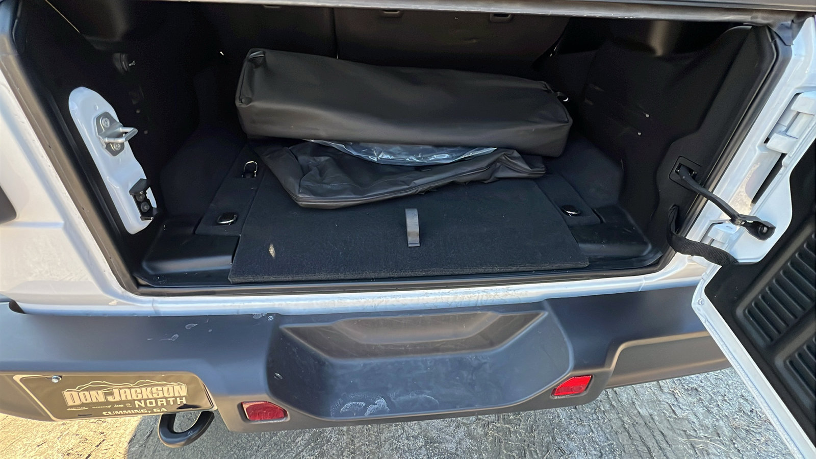 Used 2025 Jeep Wrangler Sahara 4xe image 13