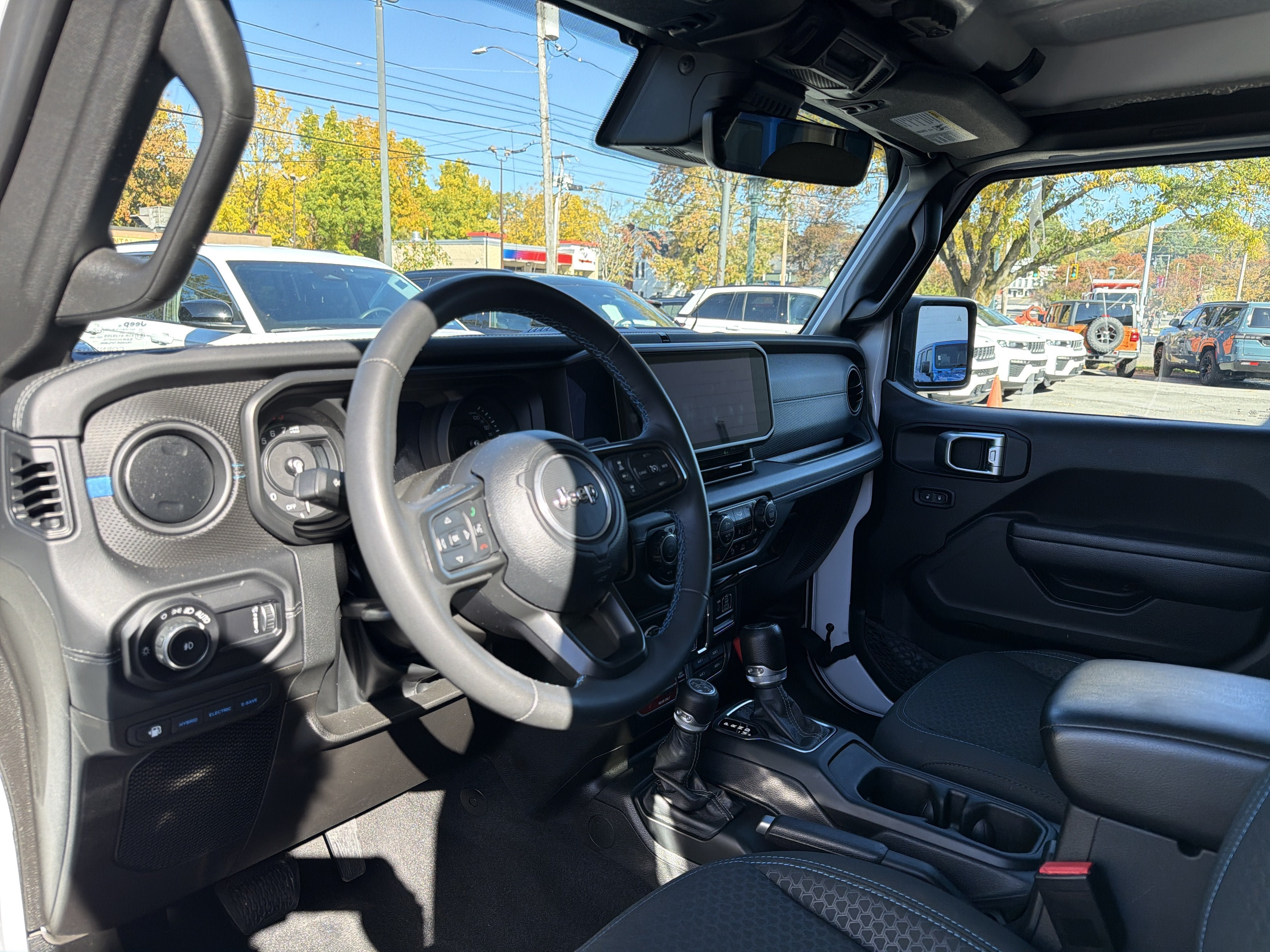 Used 2024 Jeep Wrangler Unlimited Rubicon 4xe w/ Technology Group AWD/4WD image 10