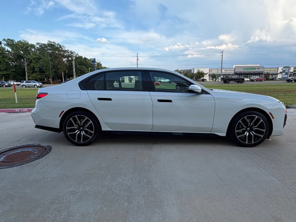 Used 2025 BMW 740i xDrive w/ Premium Package AWD/4WD image 7