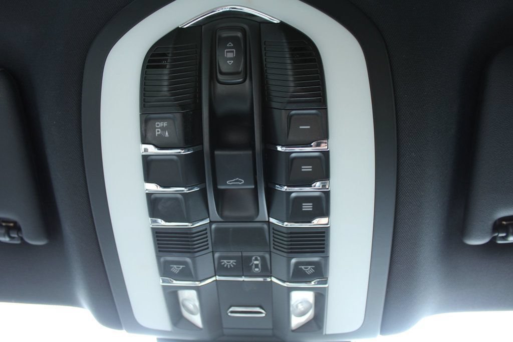 Used 2016 Porsche Macan S AWD/4WD image 24