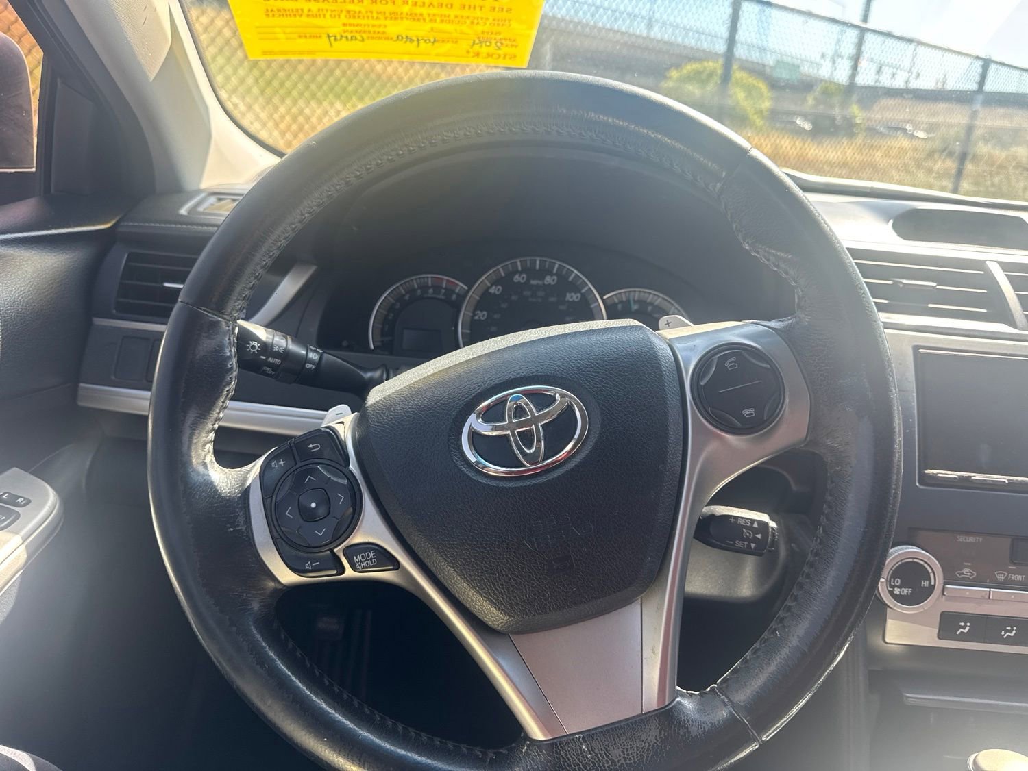 Used 2014 Toyota Camry SE FWD image 11