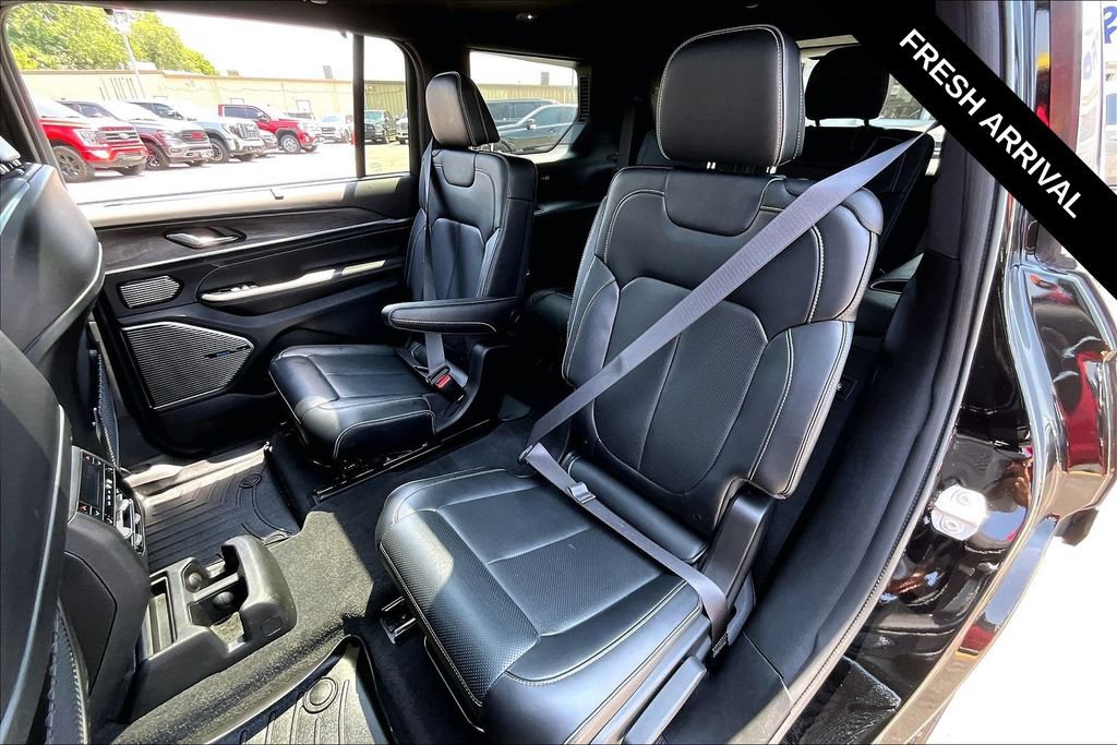 Used 2021 Jeep Grand Cherokee L Overland w/ Luxury Tech Group IV AWD/4WD image 6