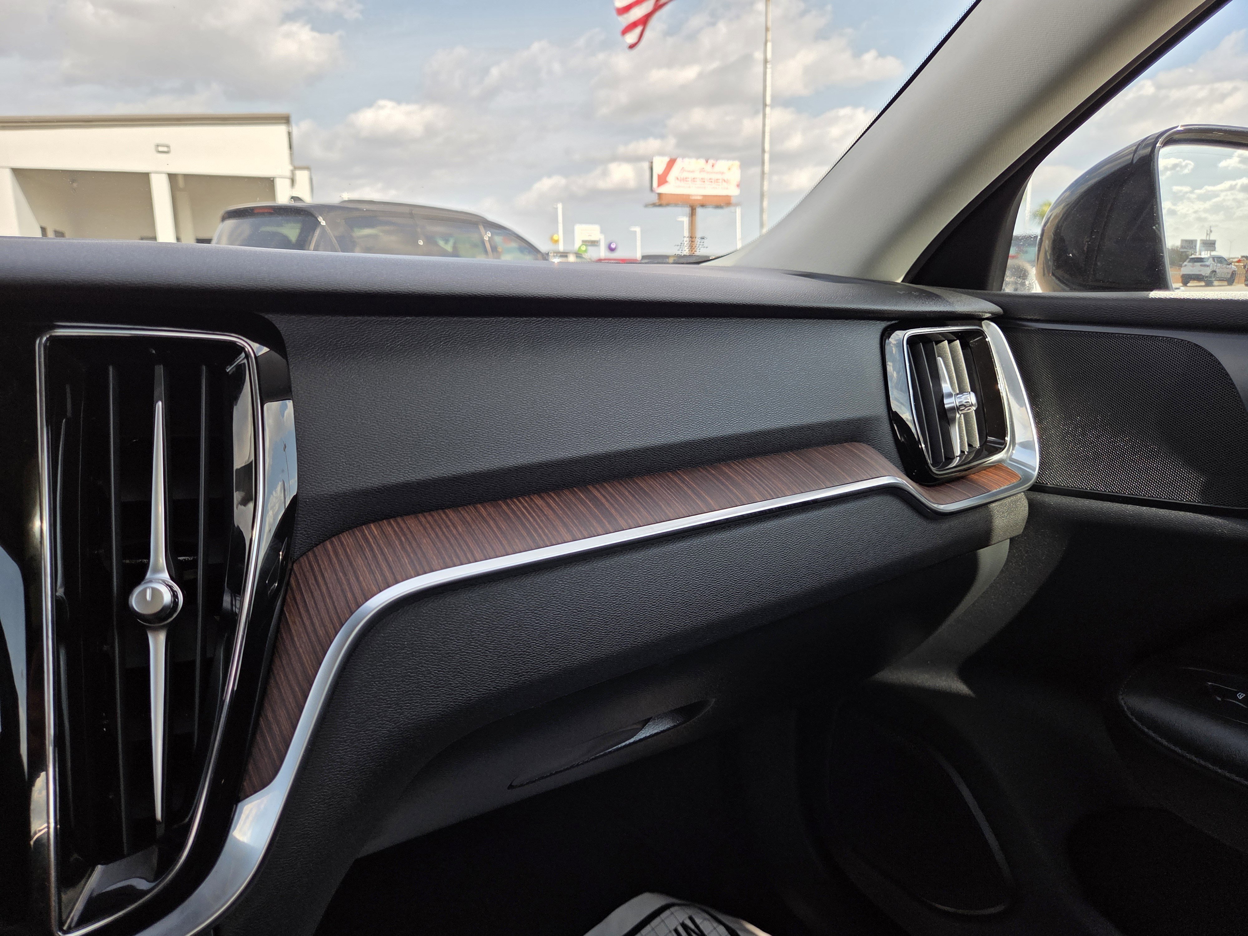 Used 2024 Volvo S60 B5 Plus image 31