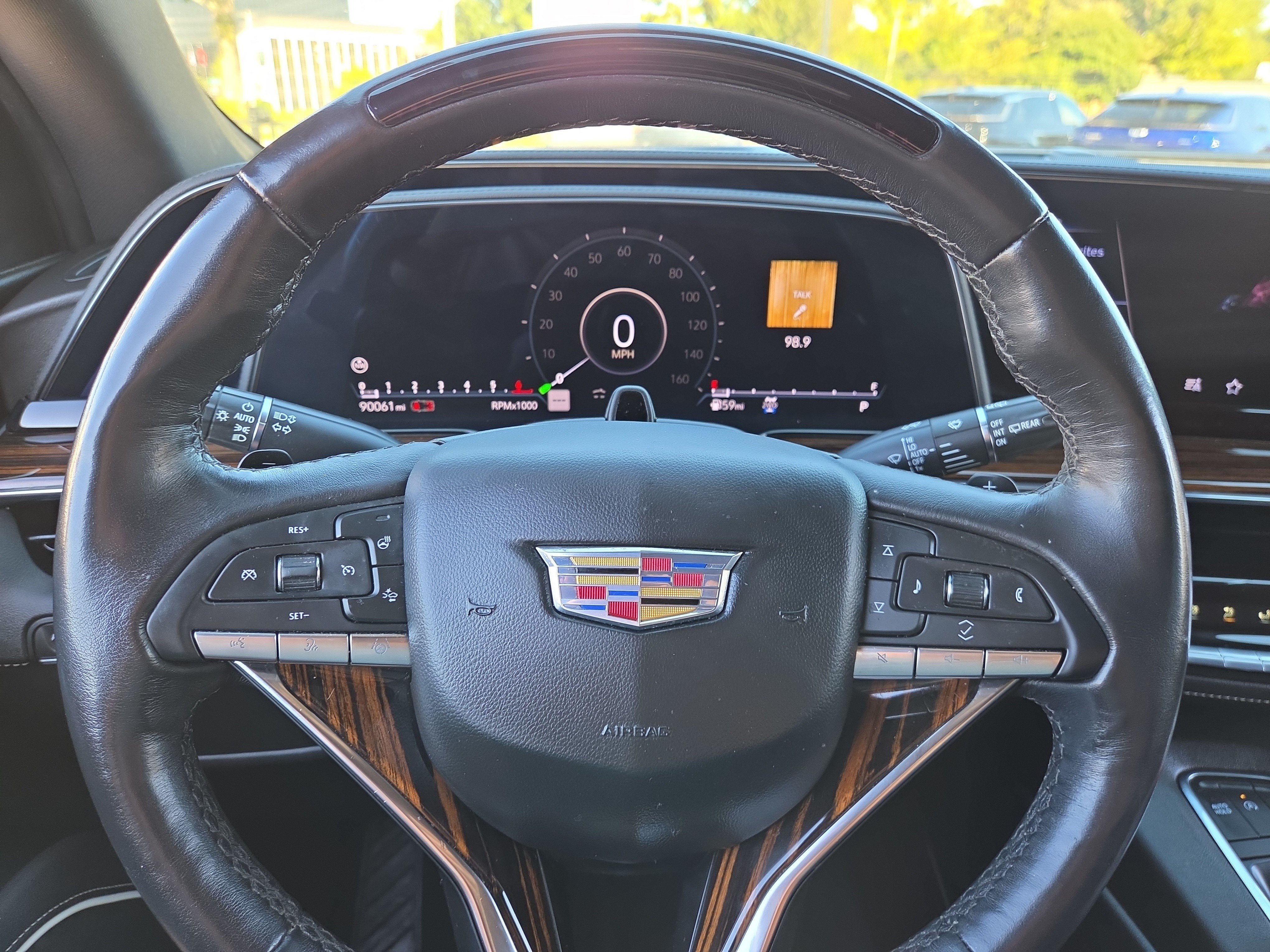 Used 2023 Cadillac Escalade Premium Luxury AWD/4WD image 19