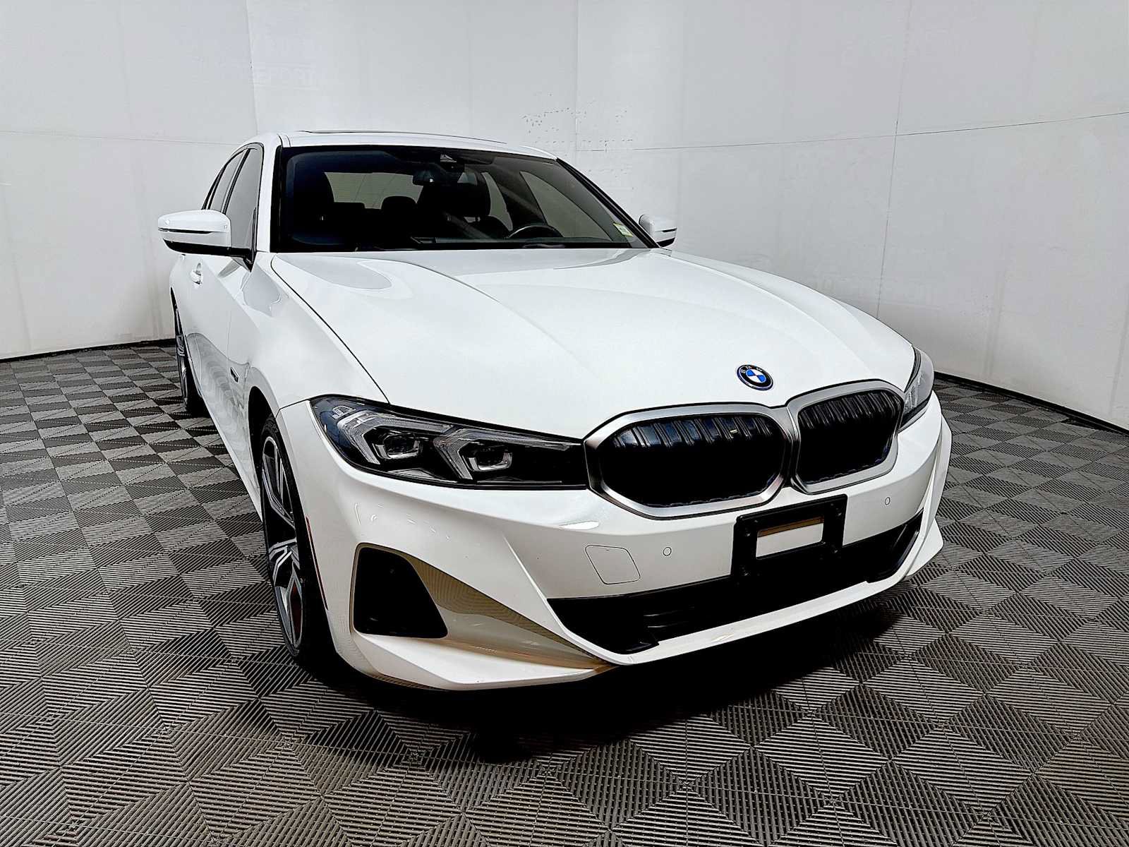 Certified 2023 BMW 330e xDrive w/ Premium Package AWD/4WD image 2