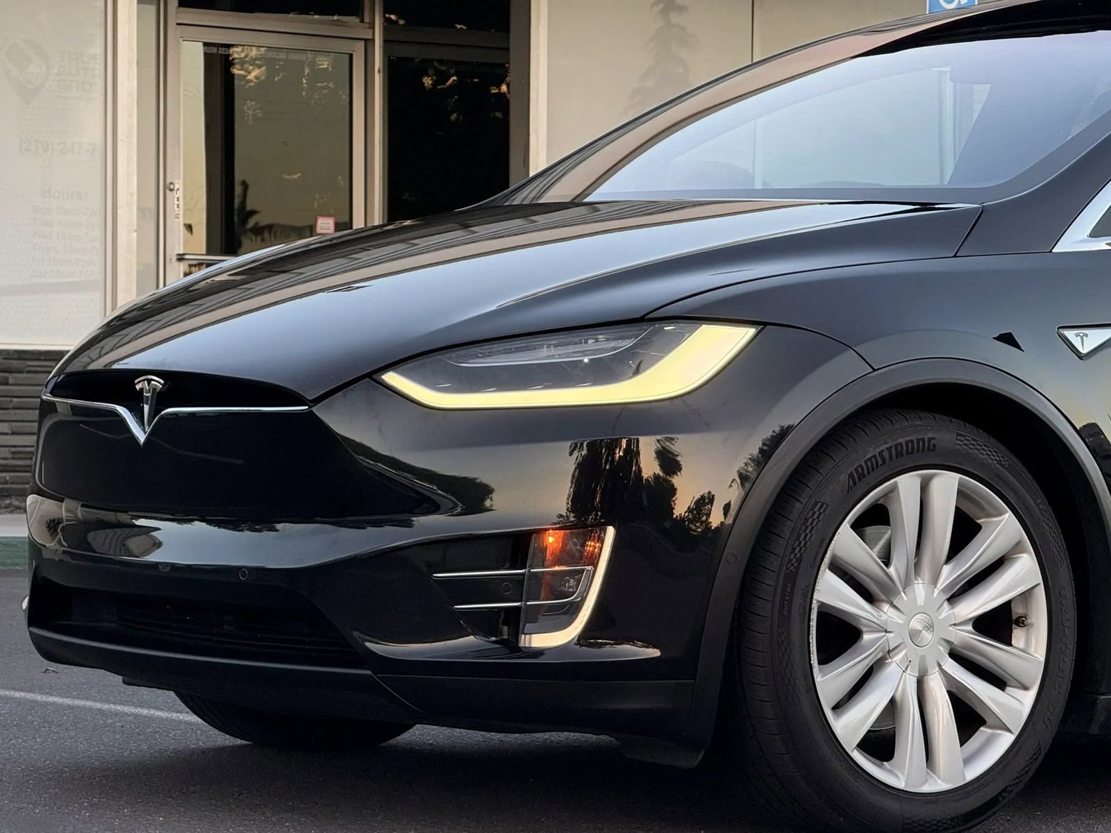 Used 2016 Tesla Model X 90D AWD/4WD image 4