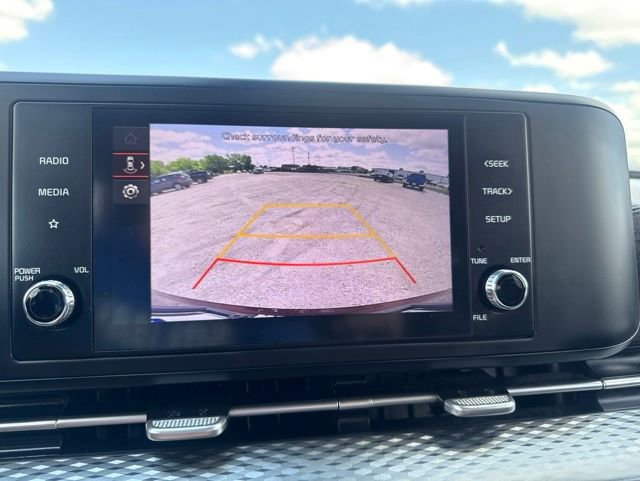 Used 2023 Kia Carnival LX FWD image 5