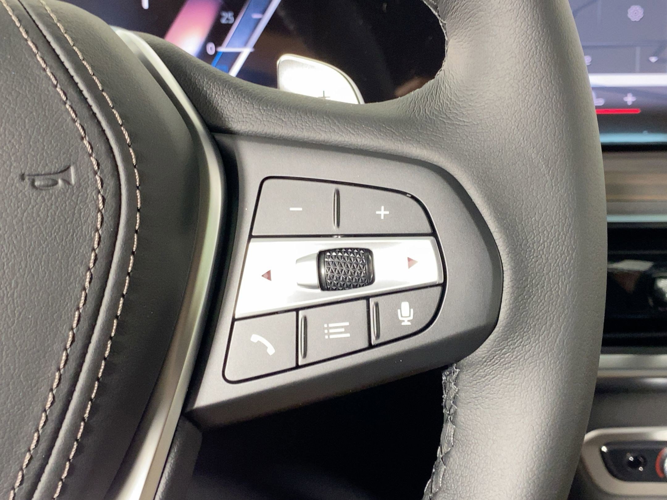 Used 2026 BMW X5 sDrive40i w/ Premium Package image 26