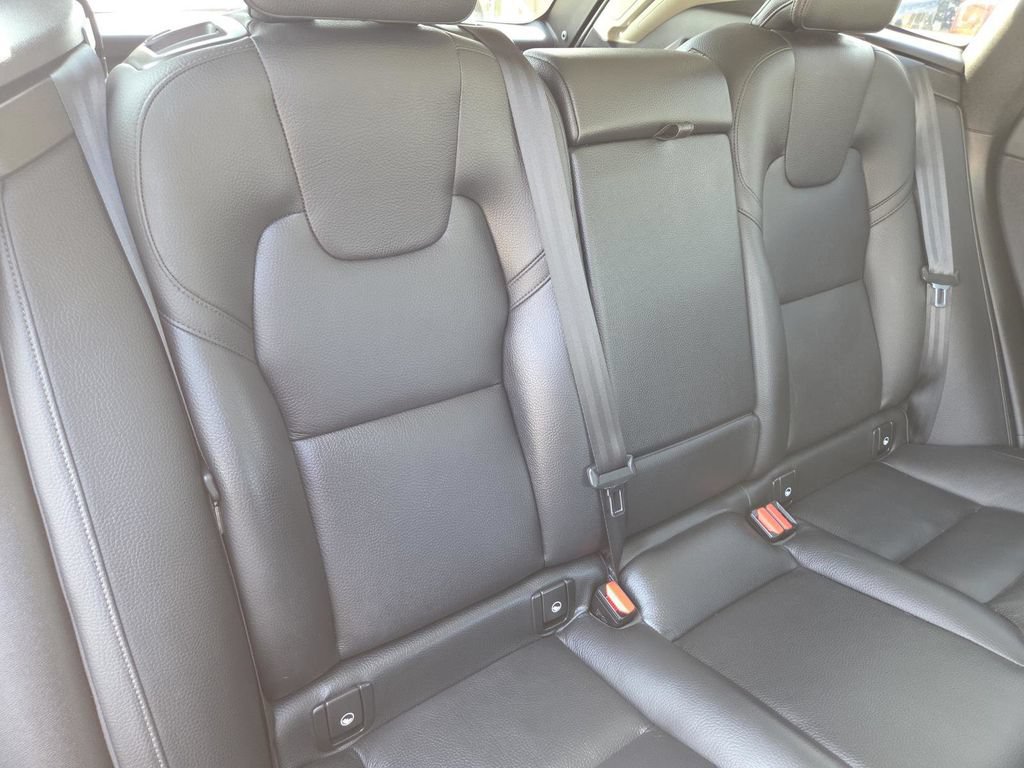 Used 2023 Volvo XC60 B5 Plus AWD/4WD image 20