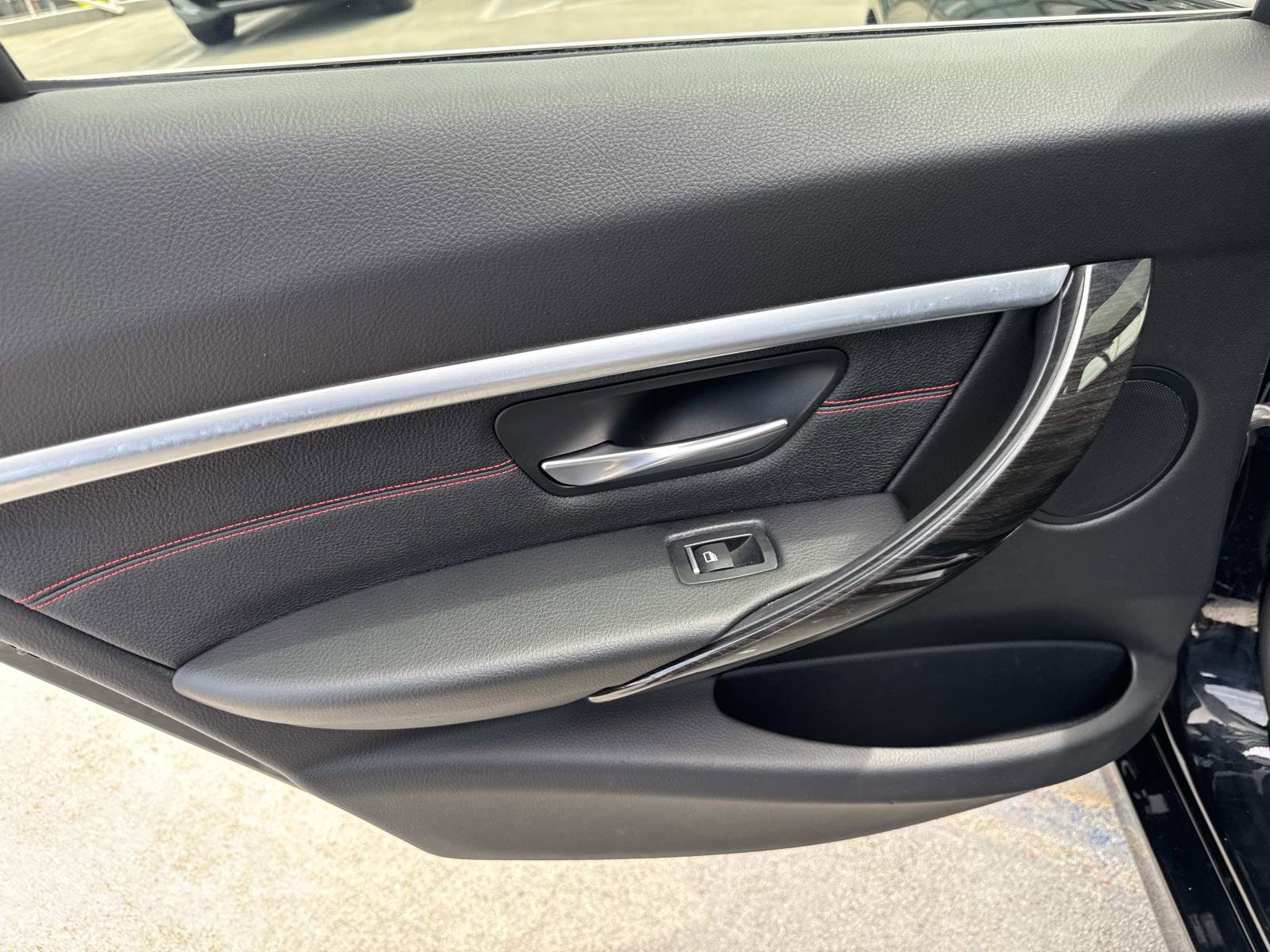 Used 2018 BMW 330i xDrive Wagon image 9