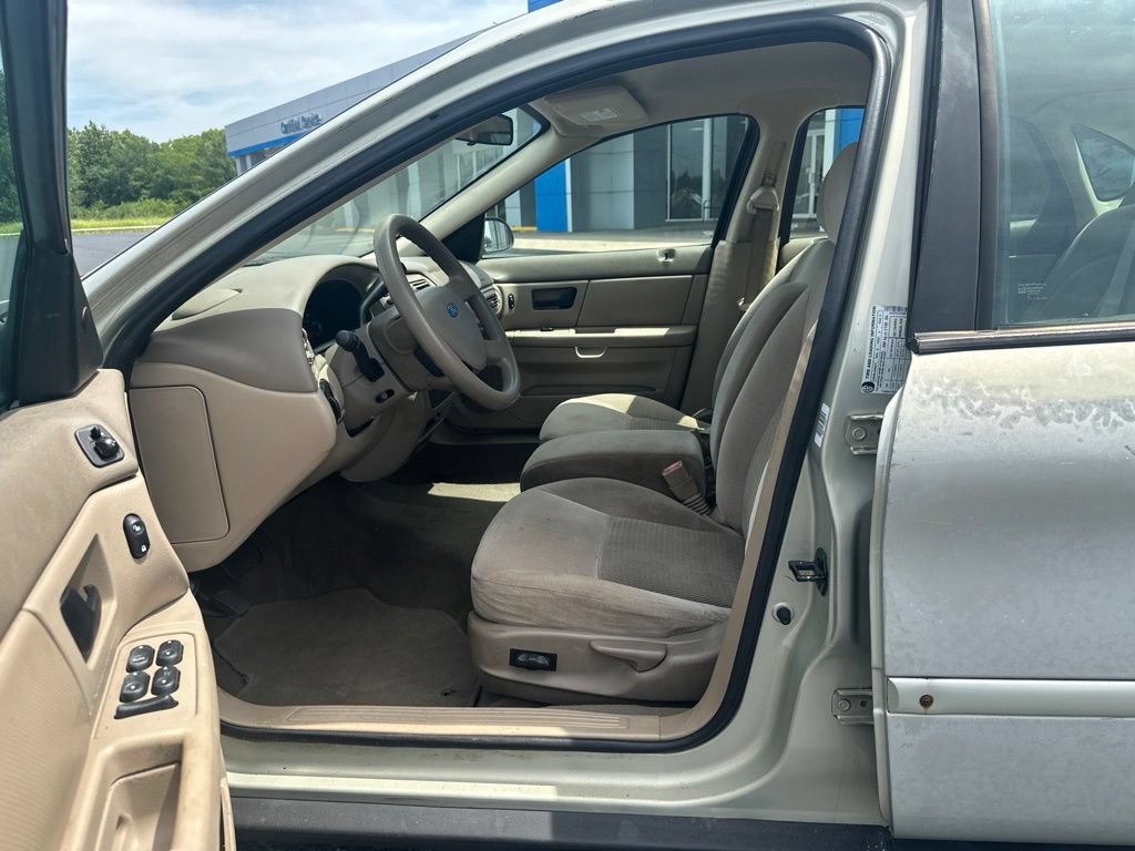 Used 2006 Ford Taurus SE FWD image 9