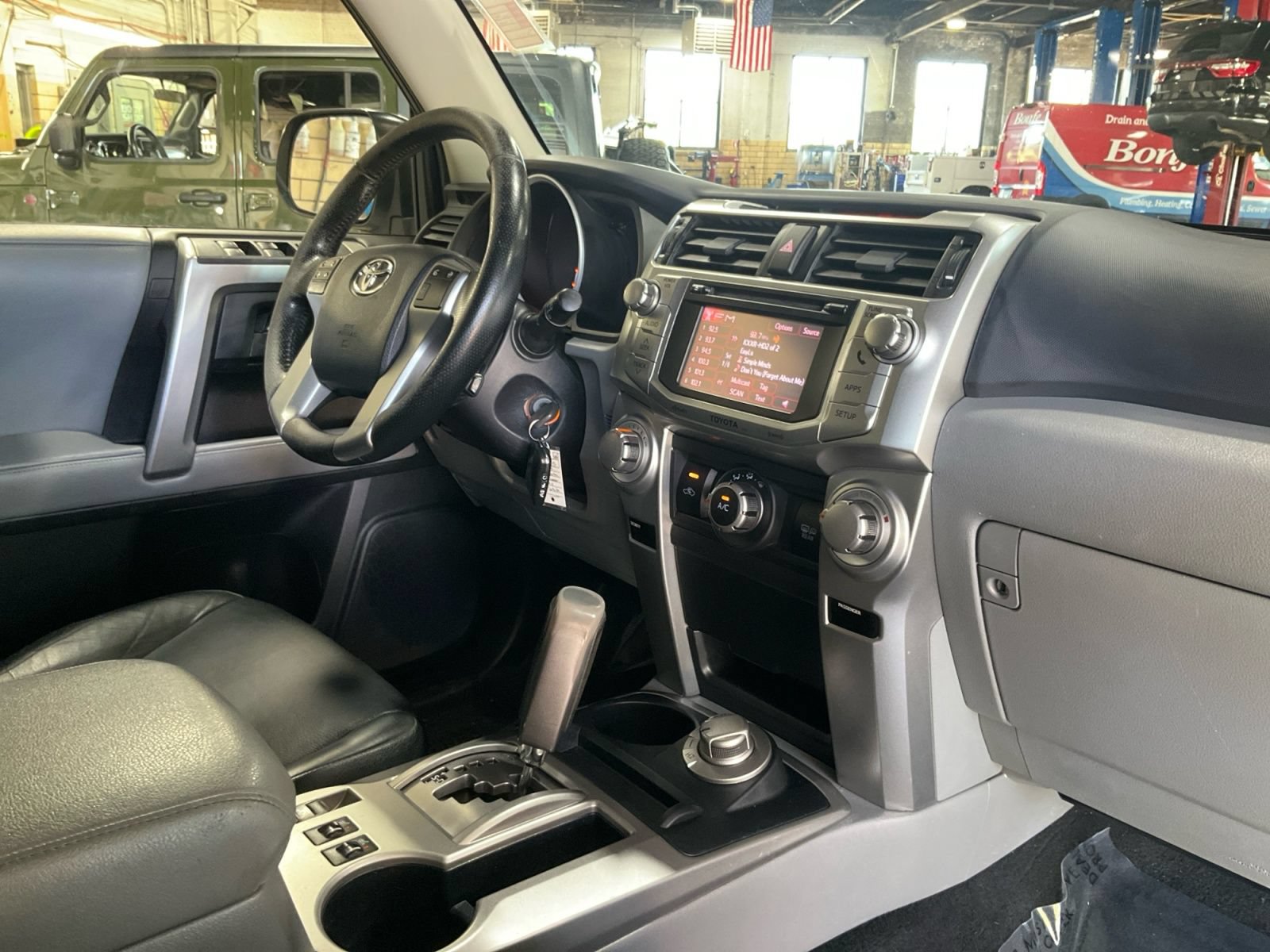 Used 2013 Toyota 4Runner SR5 w/ Premium Pkg w/3rd Row Seat AWD/4WD image 19