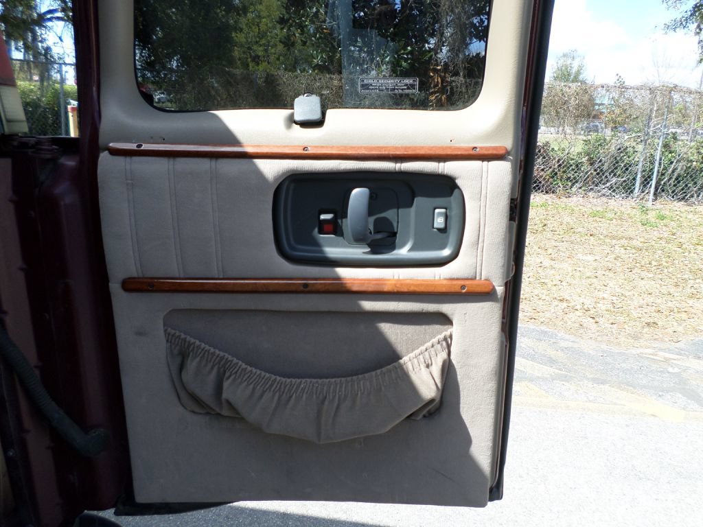 Used 2000 Chevrolet Express 1500 RWD image 41