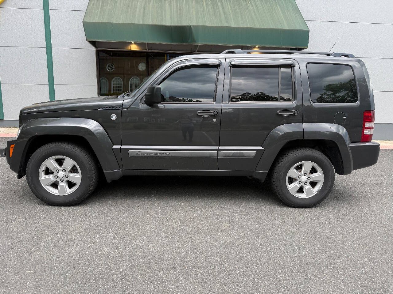 Used 2011 Jeep Liberty Sport w/ Popular Equipment Group AWD/4WD image 3