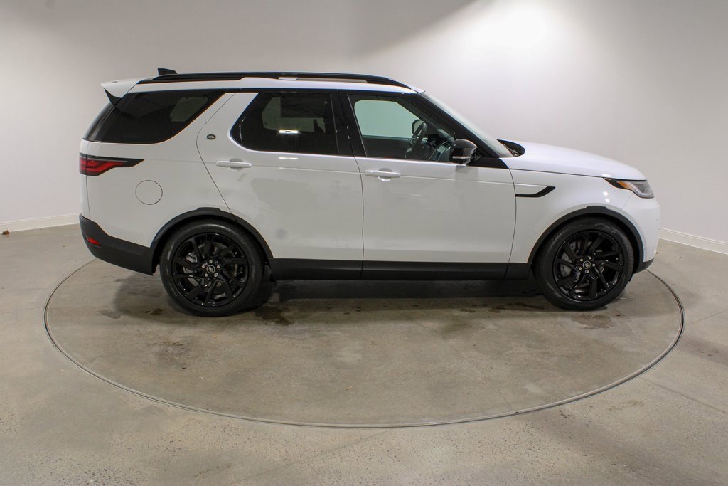 New 2025 Land Rover Discovery S image 6