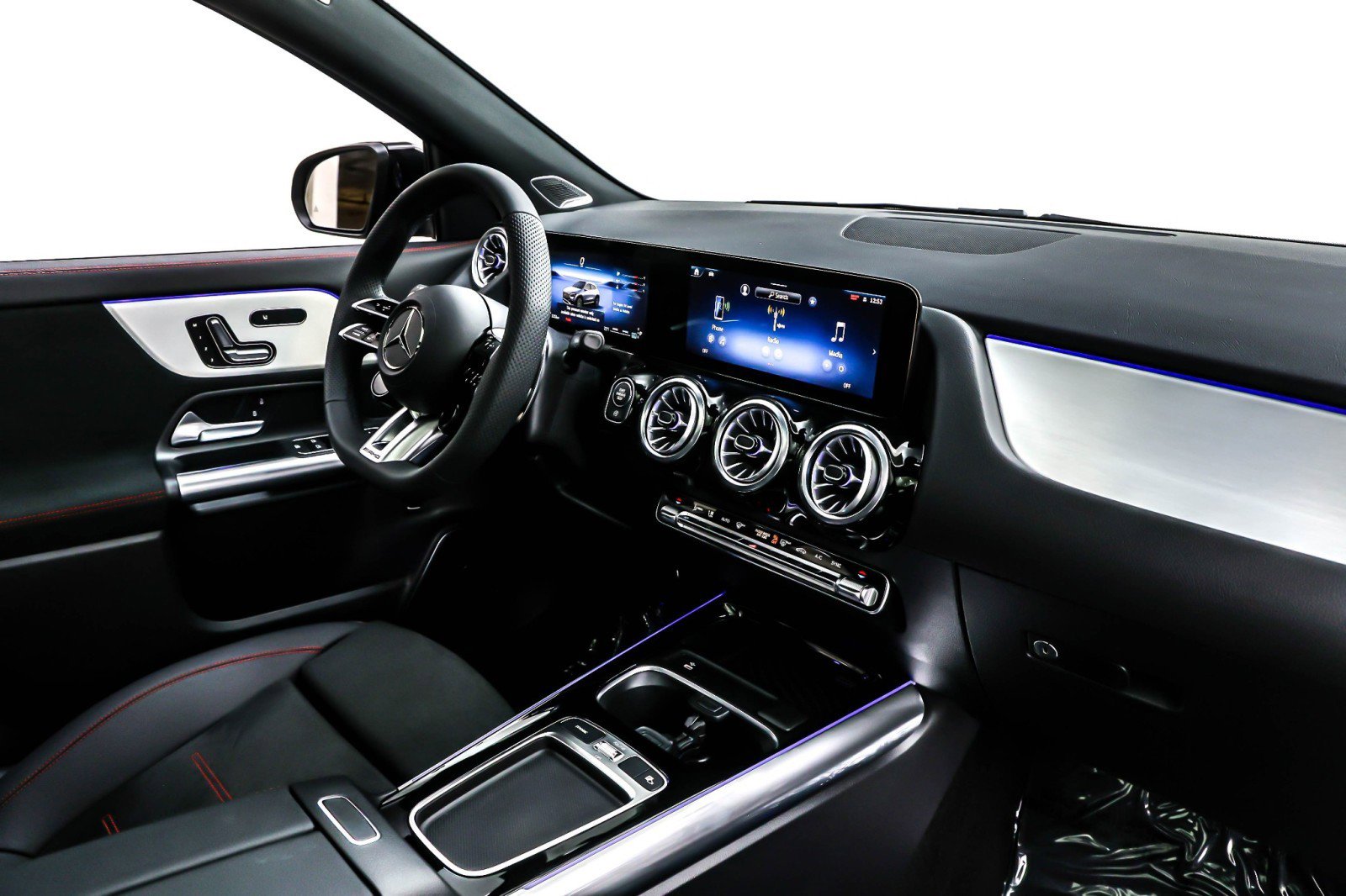 New 2026 Mercedes-Benz GLA 35 AMG 4MATIC image 5