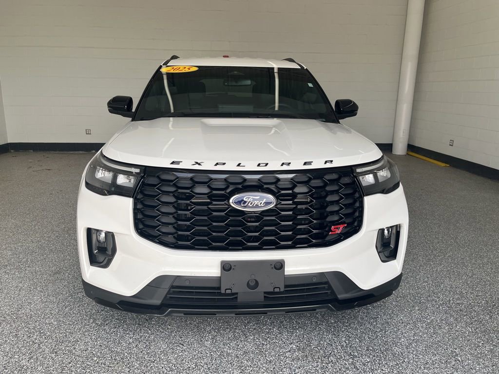 Used 2025 Ford Explorer ST image 9
