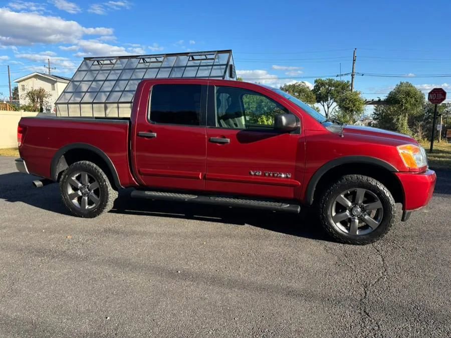 Used 2015 Nissan Titan SV w/ SV Value Truck Package image 12