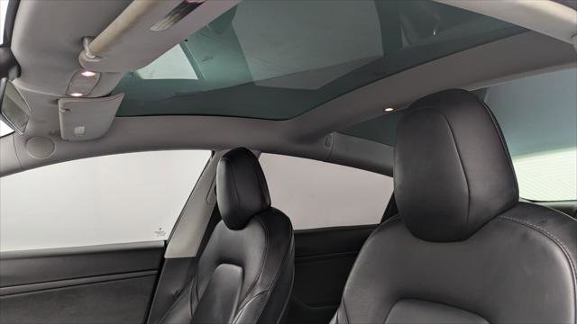 Used 2020 Tesla Model 3 Standard Range image 30