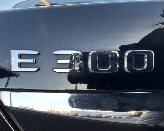 Certified 2018 Mercedes-Benz E 300 4MATIC image 5