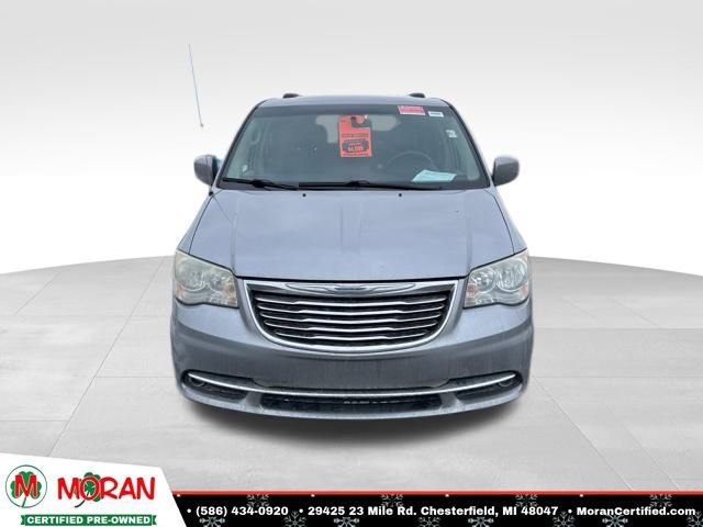 Used 2013 Chrysler Town & Country Touring image 8