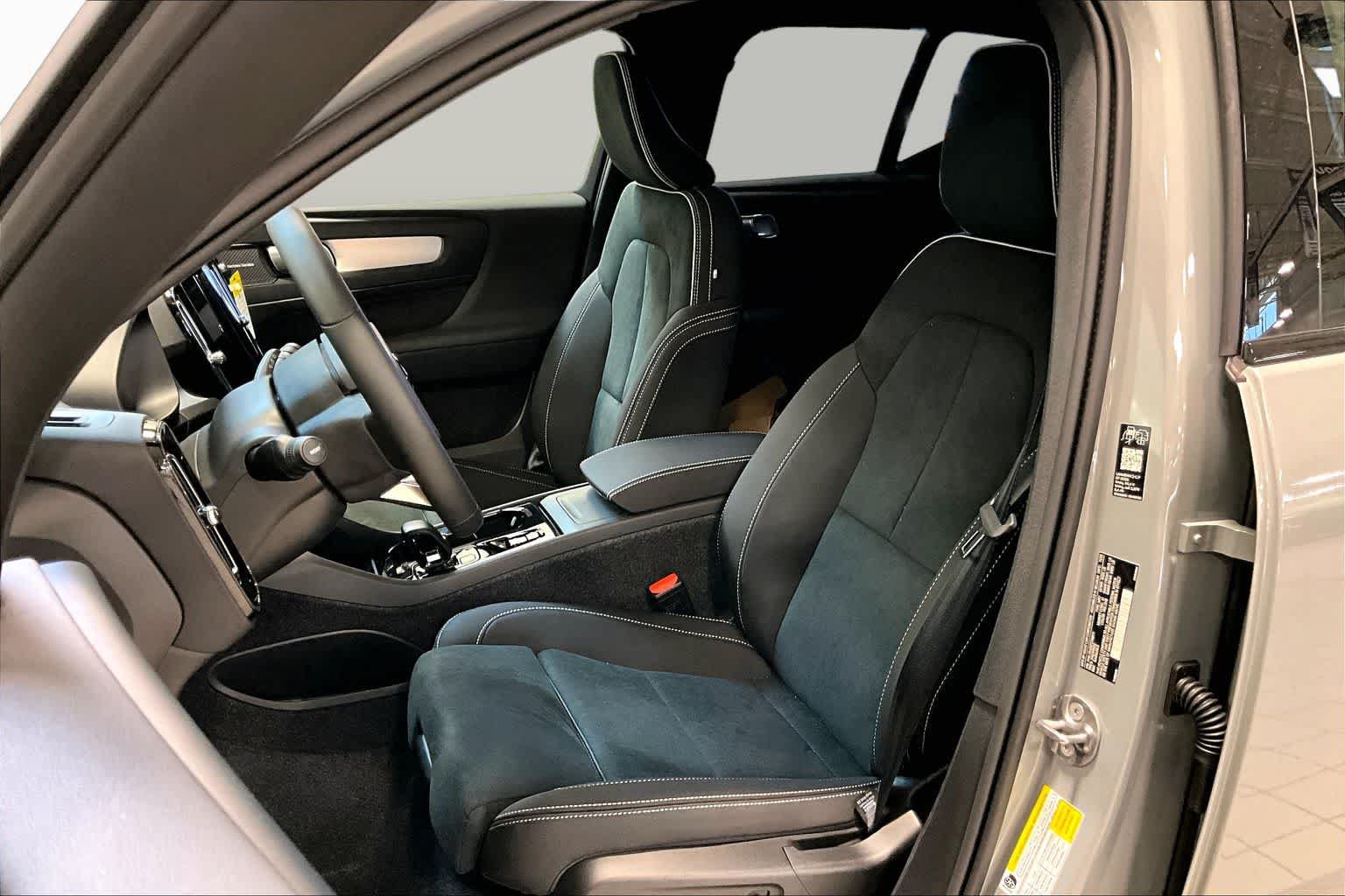 New 2026 Volvo XC40 B5 Ultra w/ Protection Package Premier AWD/4WD image 13