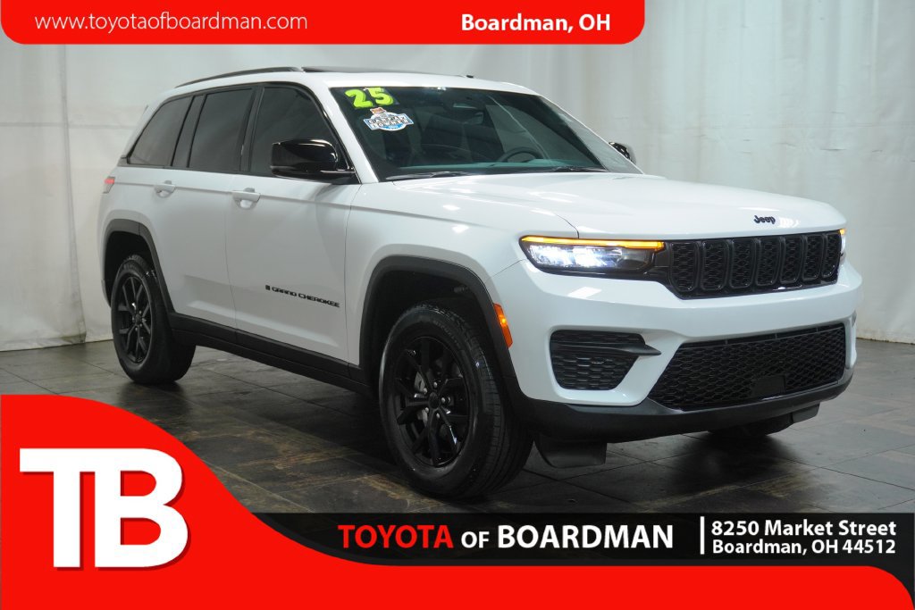 Used 2025 Jeep Grand Cherokee Altitude AWD/4WD image 1