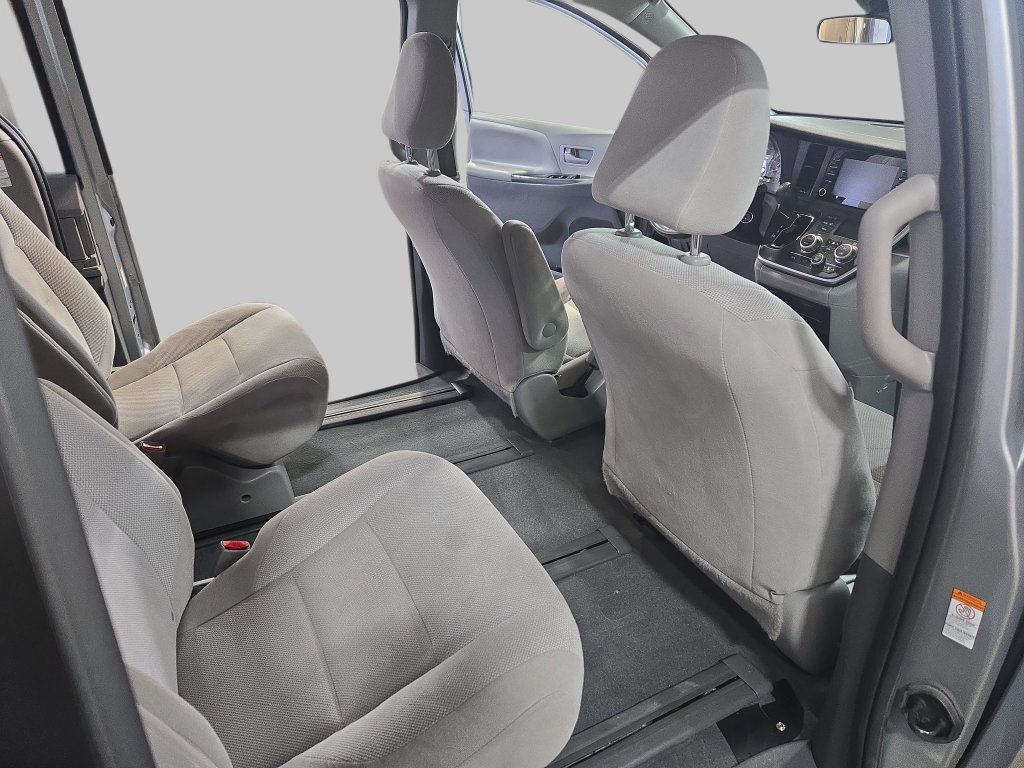 Used 2020 Toyota Sienna L FWD image 13