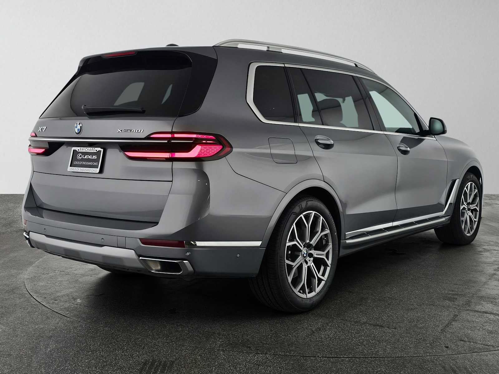 Used 2025 BMW X7 xDrive40i AWD/4WD image 3