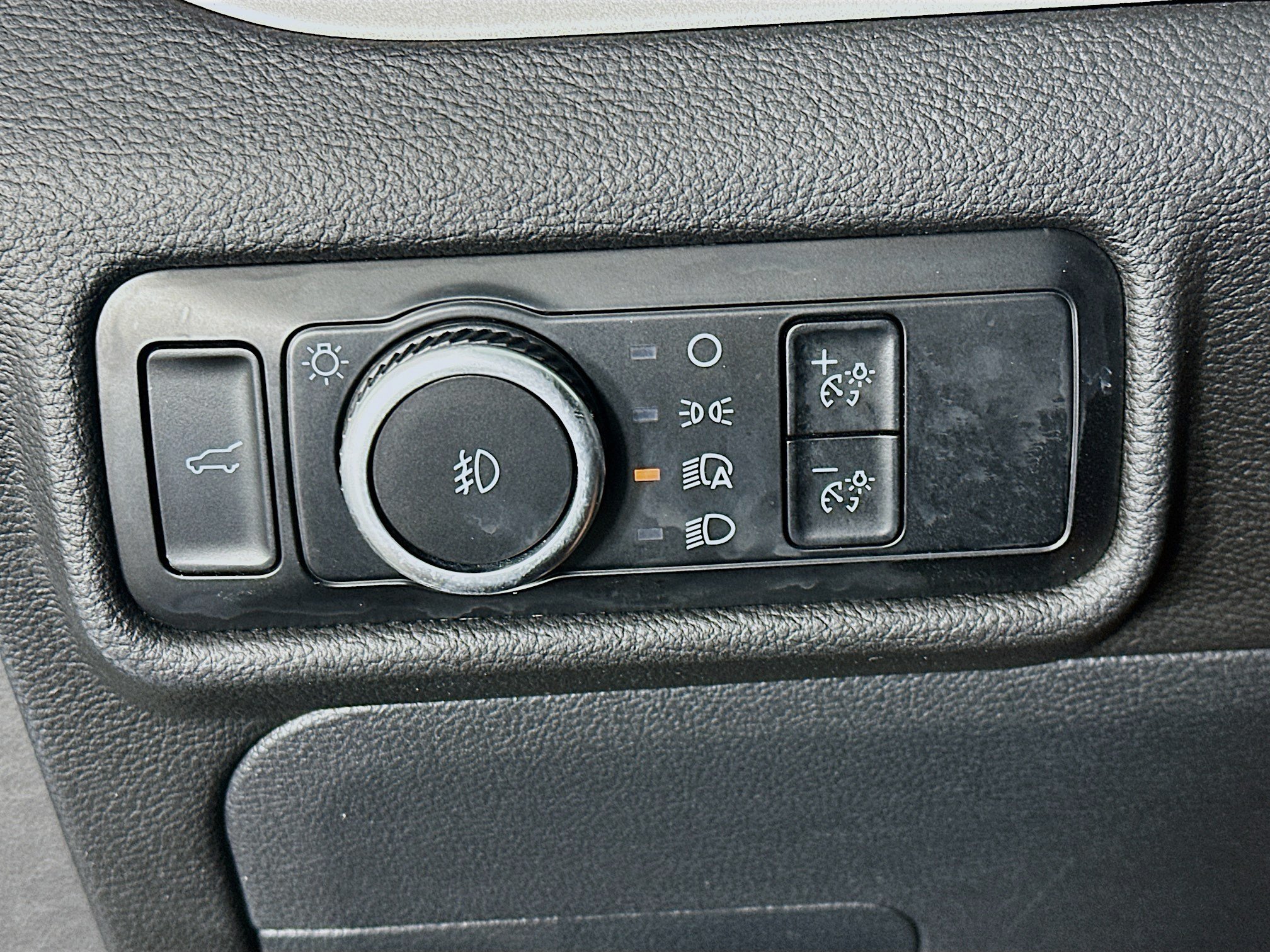 Used 2023 Ford Explorer XLT w/ Equipment Group 202A AWD/4WD image 17