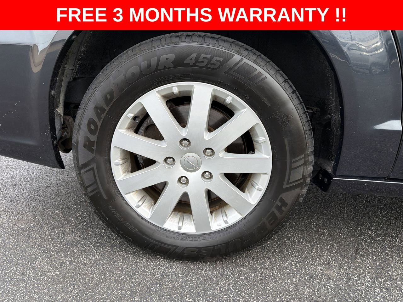 Used 2014 Chrysler Town & Country Touring FWD image 32