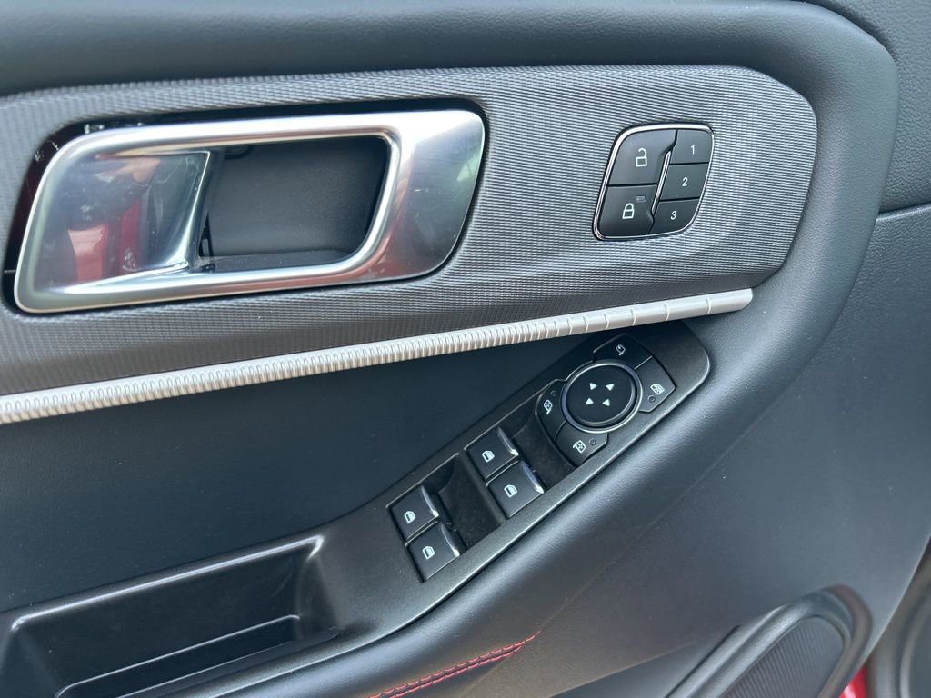 Certified 2025 Ford Explorer ST image 13