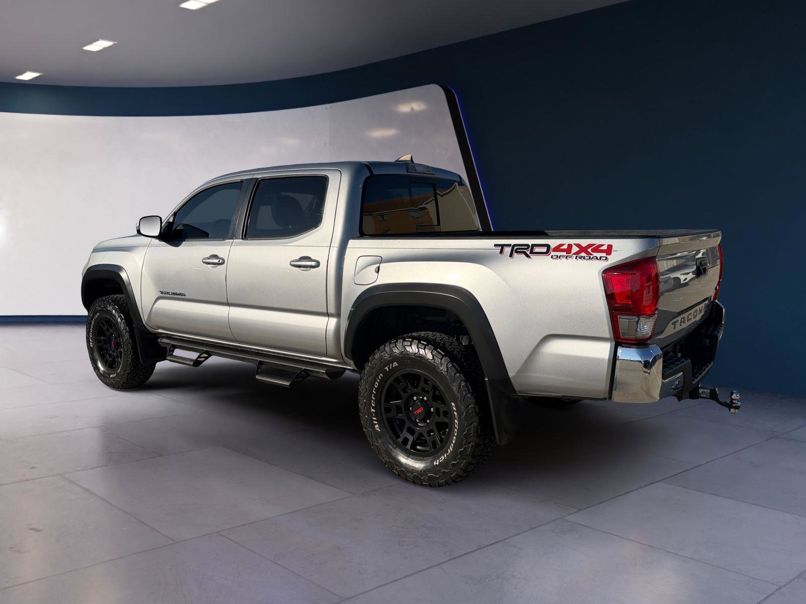 Used 2017 Toyota Tacoma TRD Off-Road w/ Tow Package (A/T) image 3