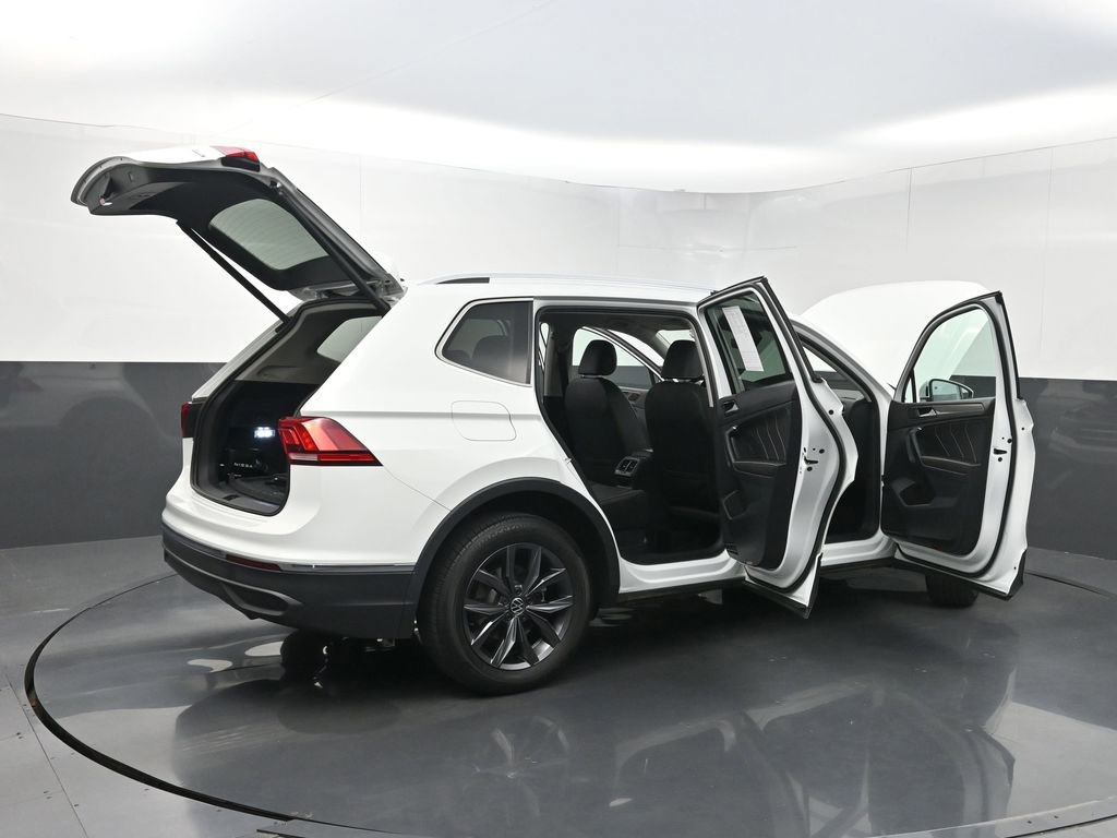 Used 2024 Volkswagen Tiguan SE image 37
