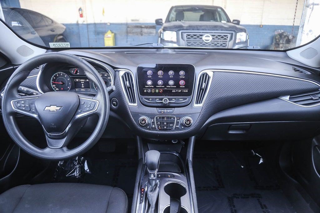 Used 2021 Chevrolet Malibu LT FWD image 11