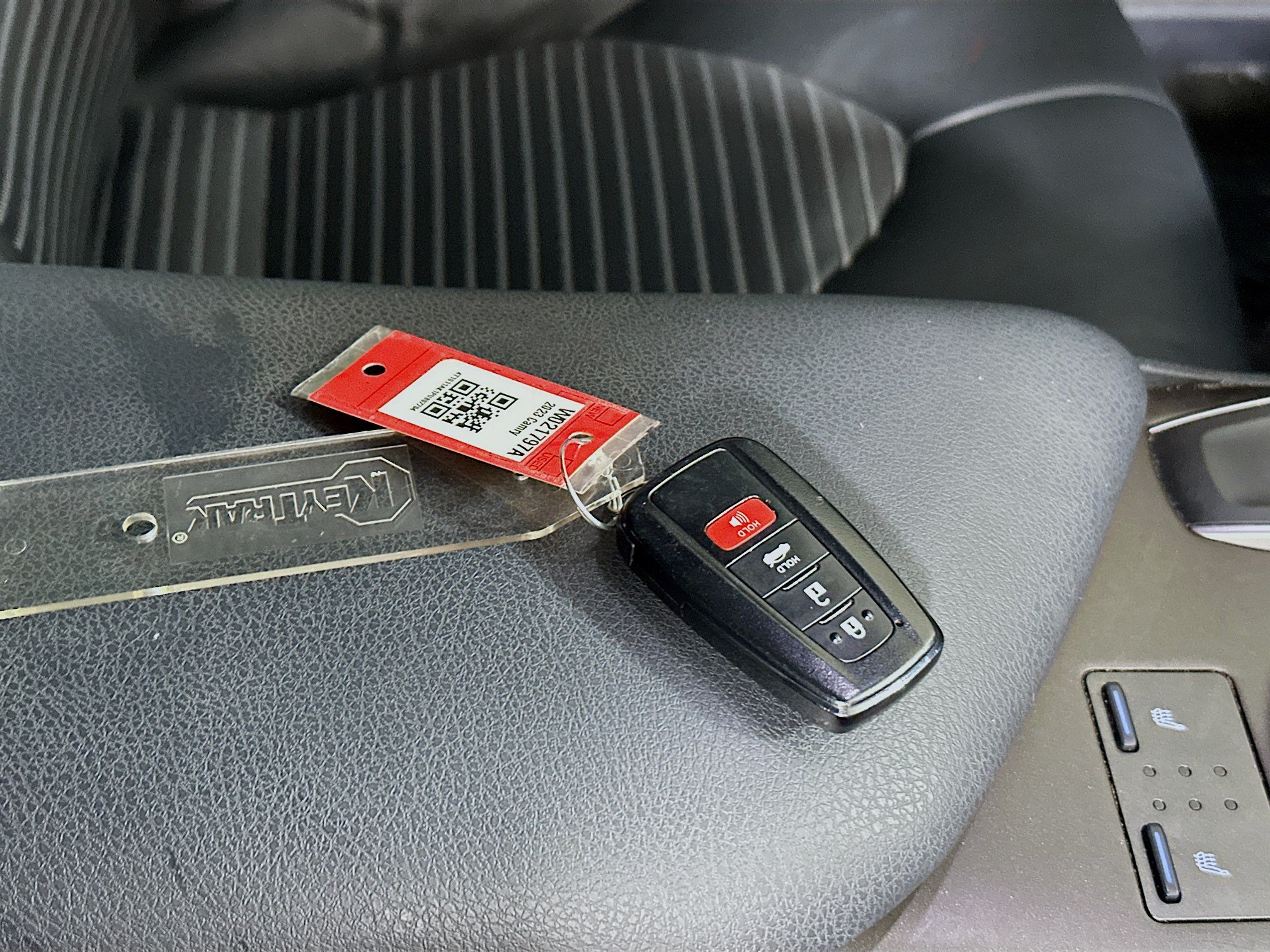 Used 2023 Toyota Camry SE w/ Cold Weather Package FWD image 33