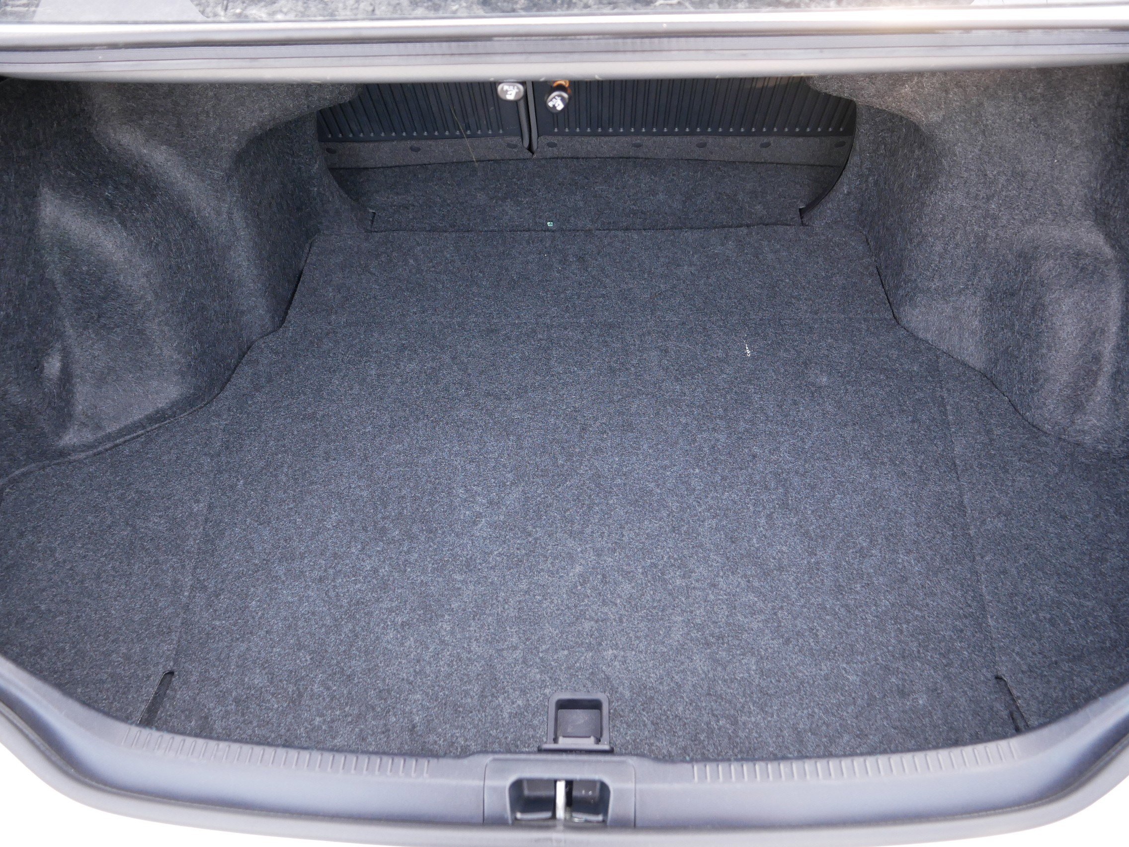 Used 2015 Toyota Camry LE image 18