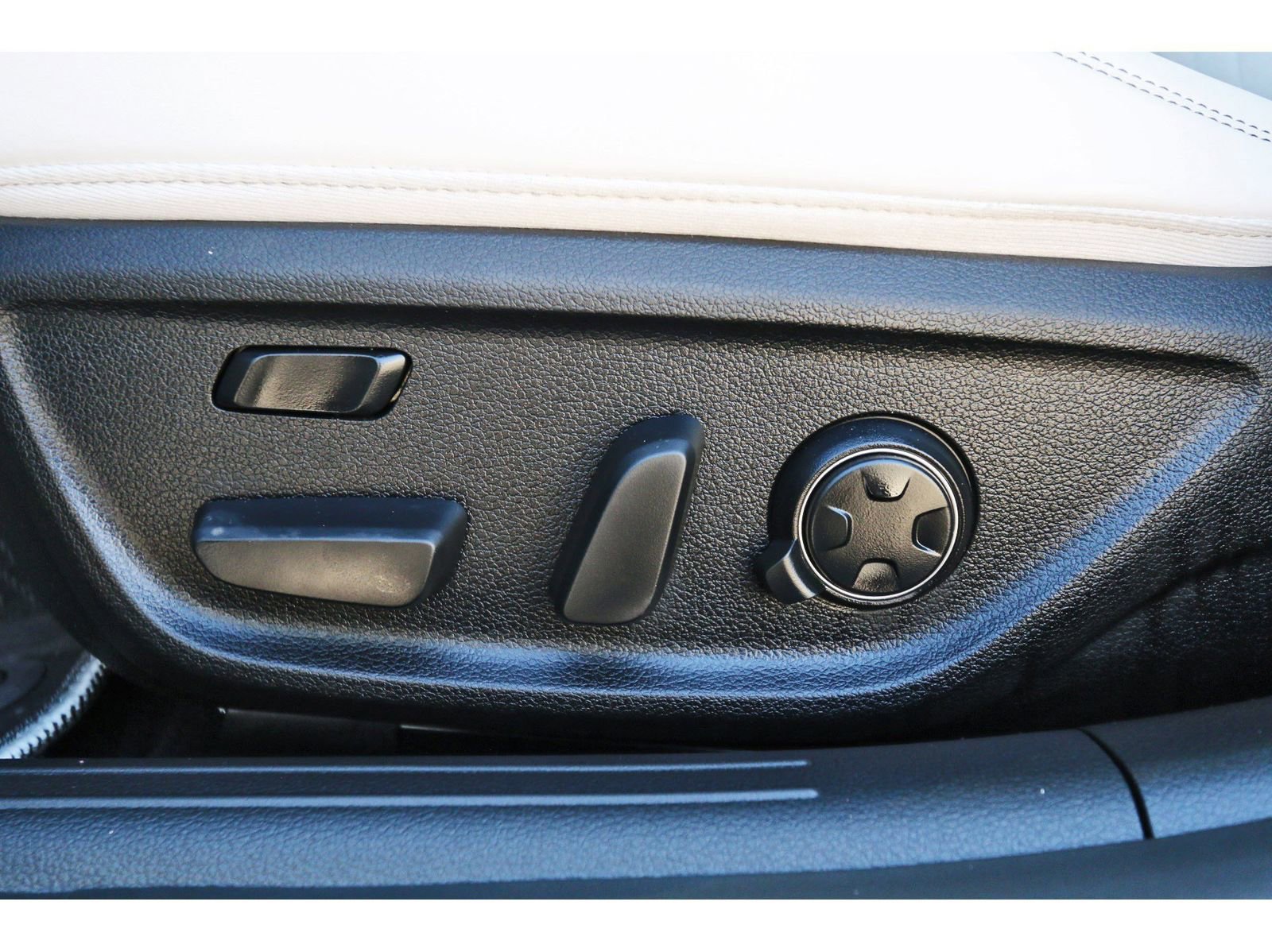 Used 2025 Genesis G70 3.3T Advanced w/ Sport Prestige Package image 30