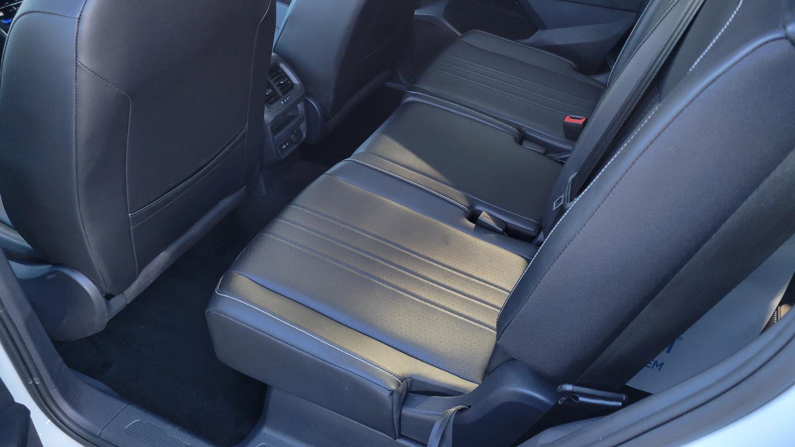 Certified 2024 Volkswagen Tiguan SE image 32