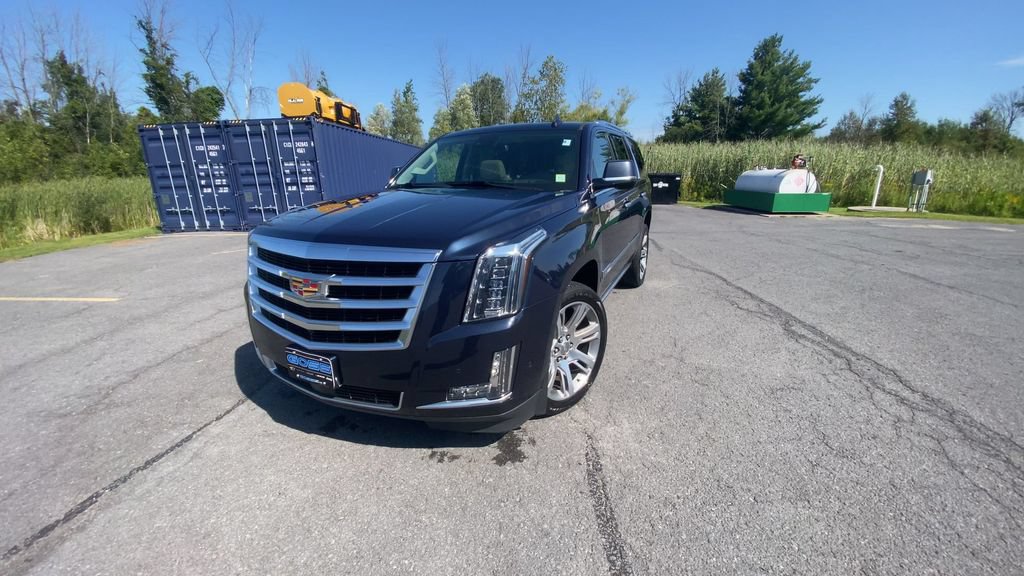 Certified 2020 Cadillac Escalade Premium Luxury AWD/4WD image 4