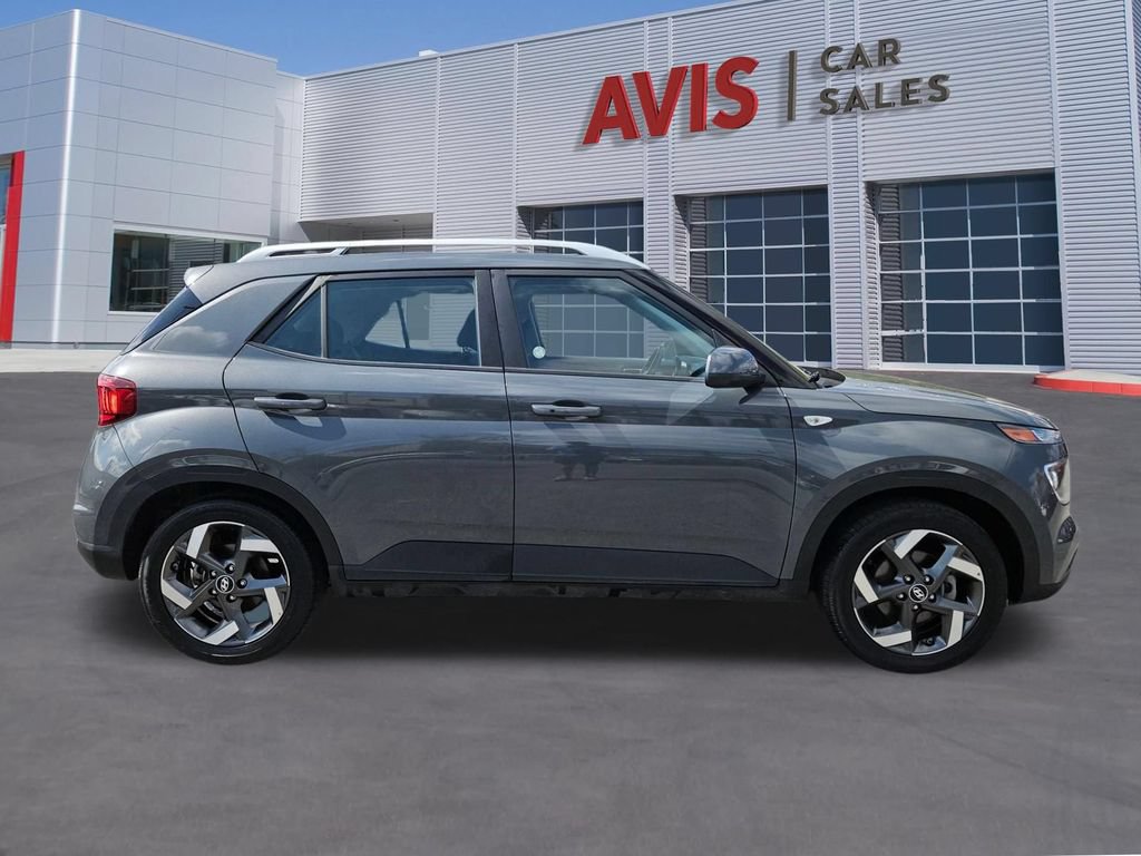 Used 2025 Hyundai Venue SEL FWD image 5