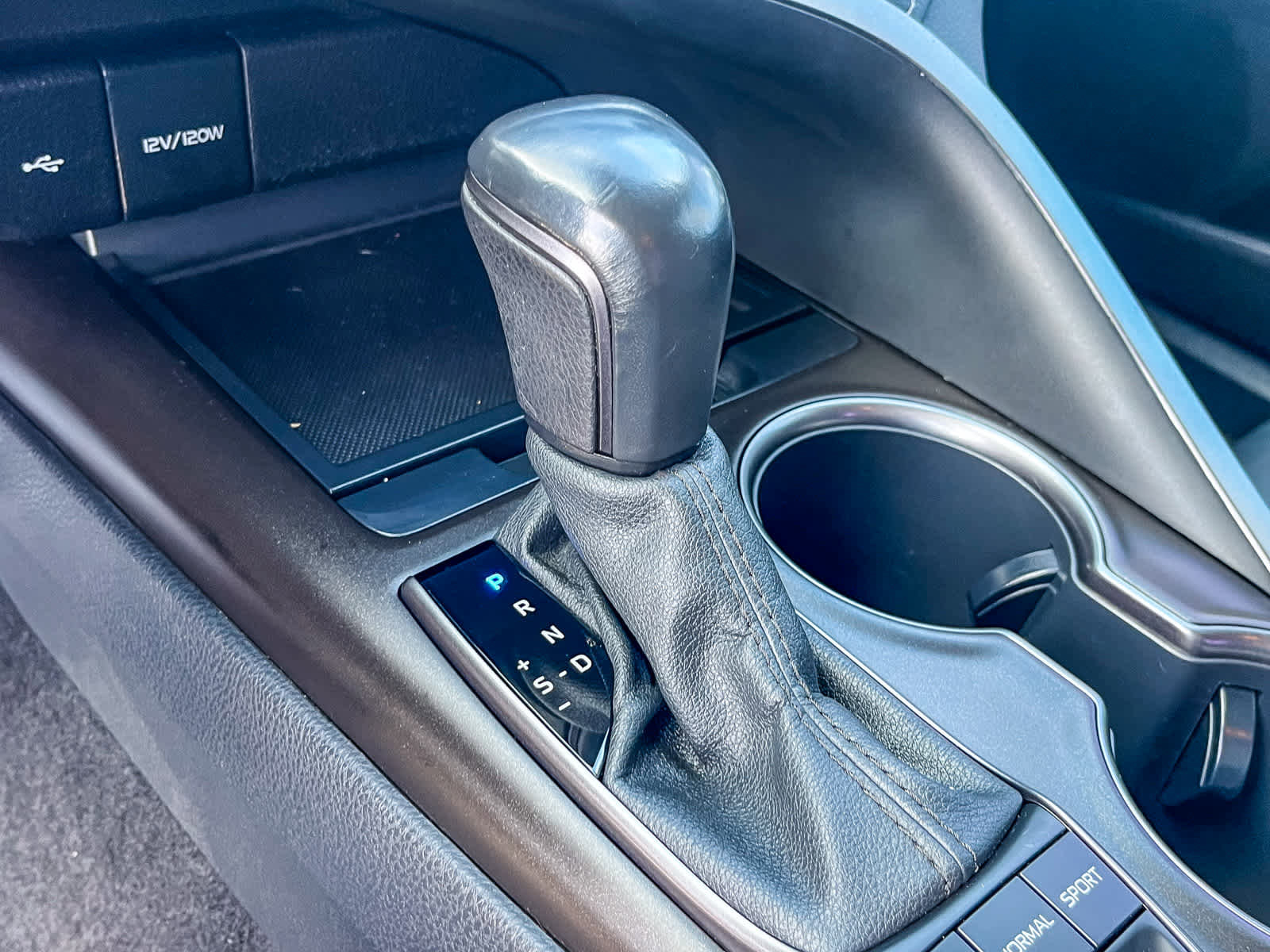 Used 2022 Toyota Camry SE image 18