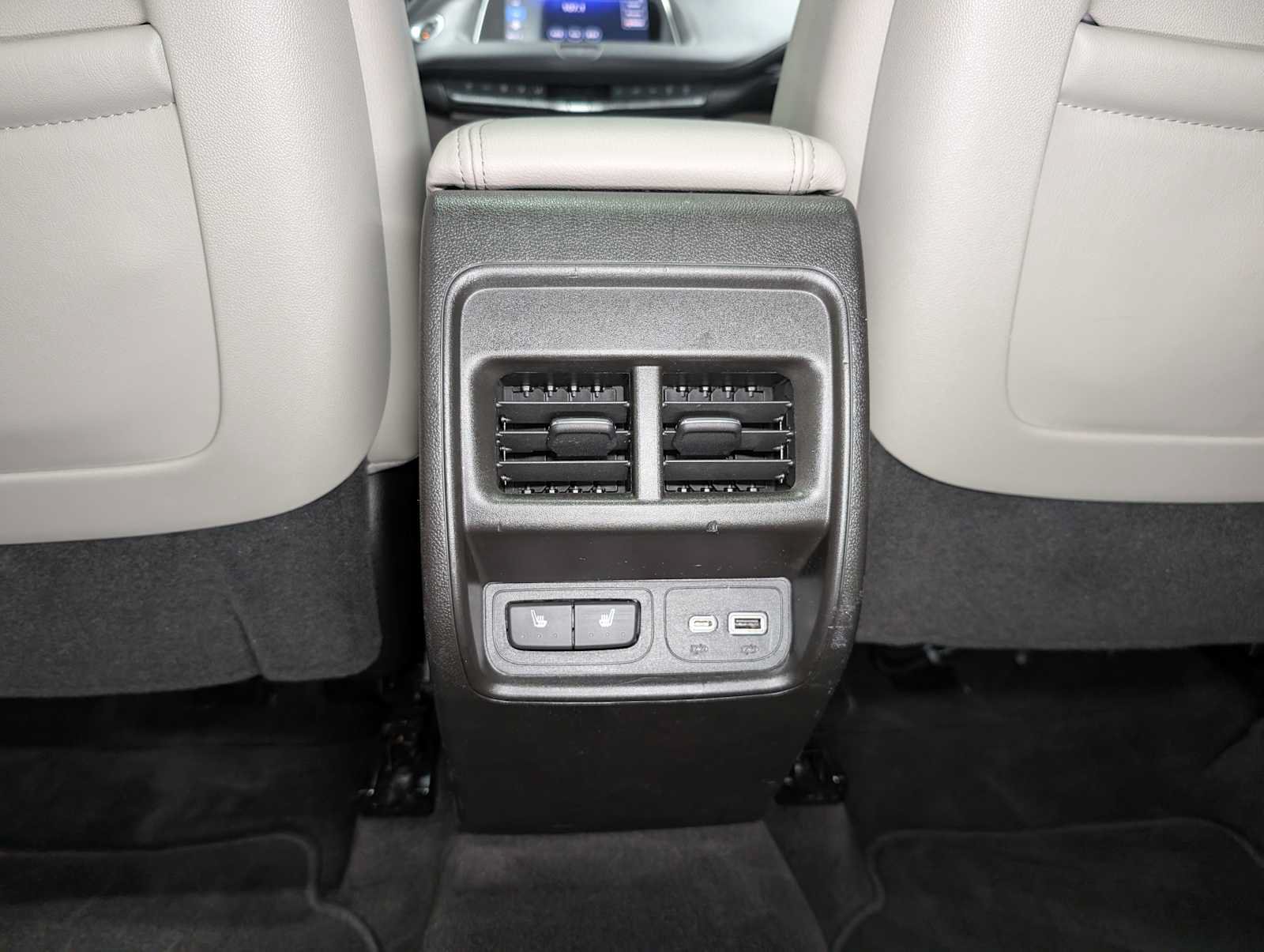Used 2023 Cadillac XT4 Luxury w/ Cold Weather Package AWD/4WD image 21