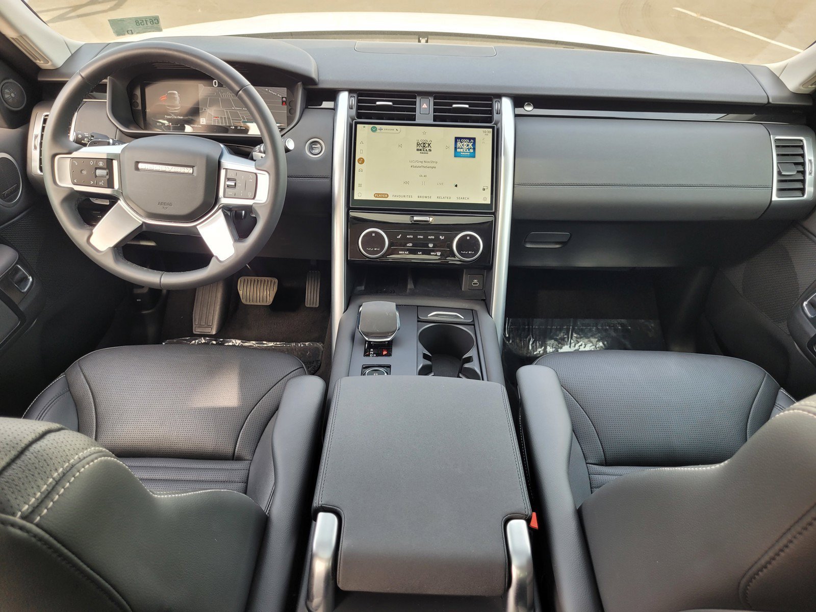 Used 2024 Land Rover Discovery S AWD/4WD image 16