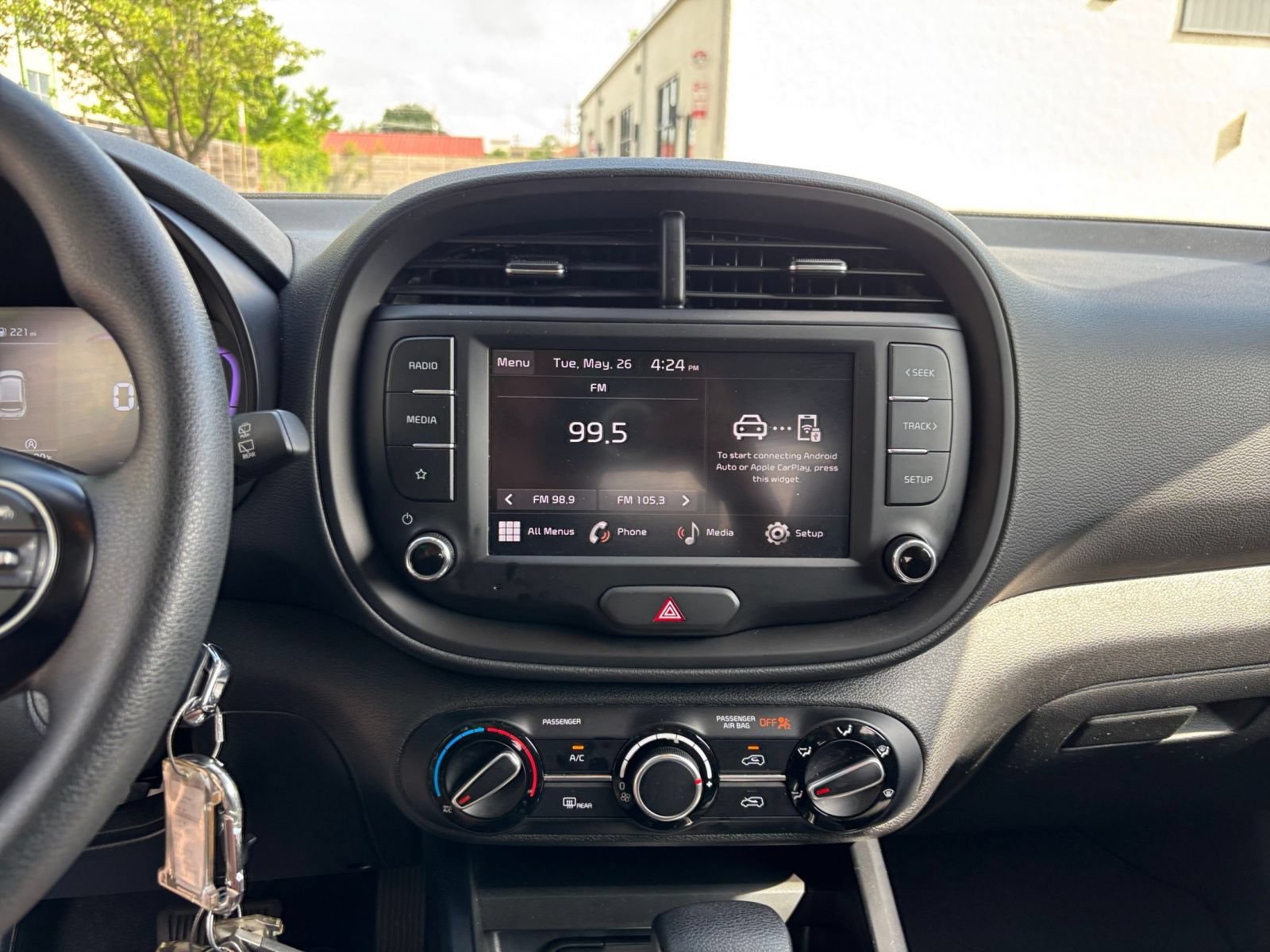 Used 2025 Kia Soul LX w/ LX Technology Package FWD image 21
