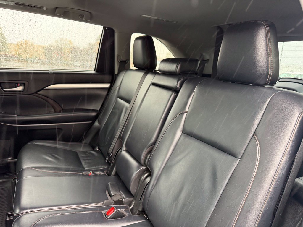 Used 2019 Toyota Highlander XLE AWD/4WD image 30